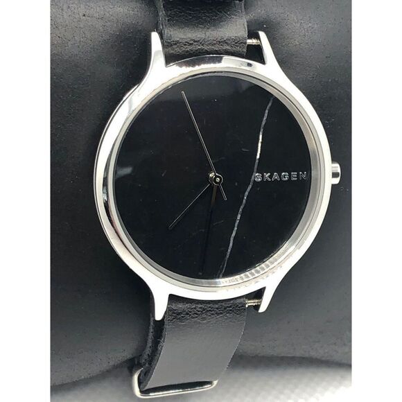 Skagen SKW2673 Women's Black Leather Analog Black Dial Quartz Wrist Watch OL131 - Picture 1 of 8